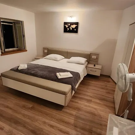 Apartman Live In