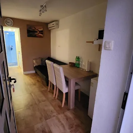 Apartman Live In
